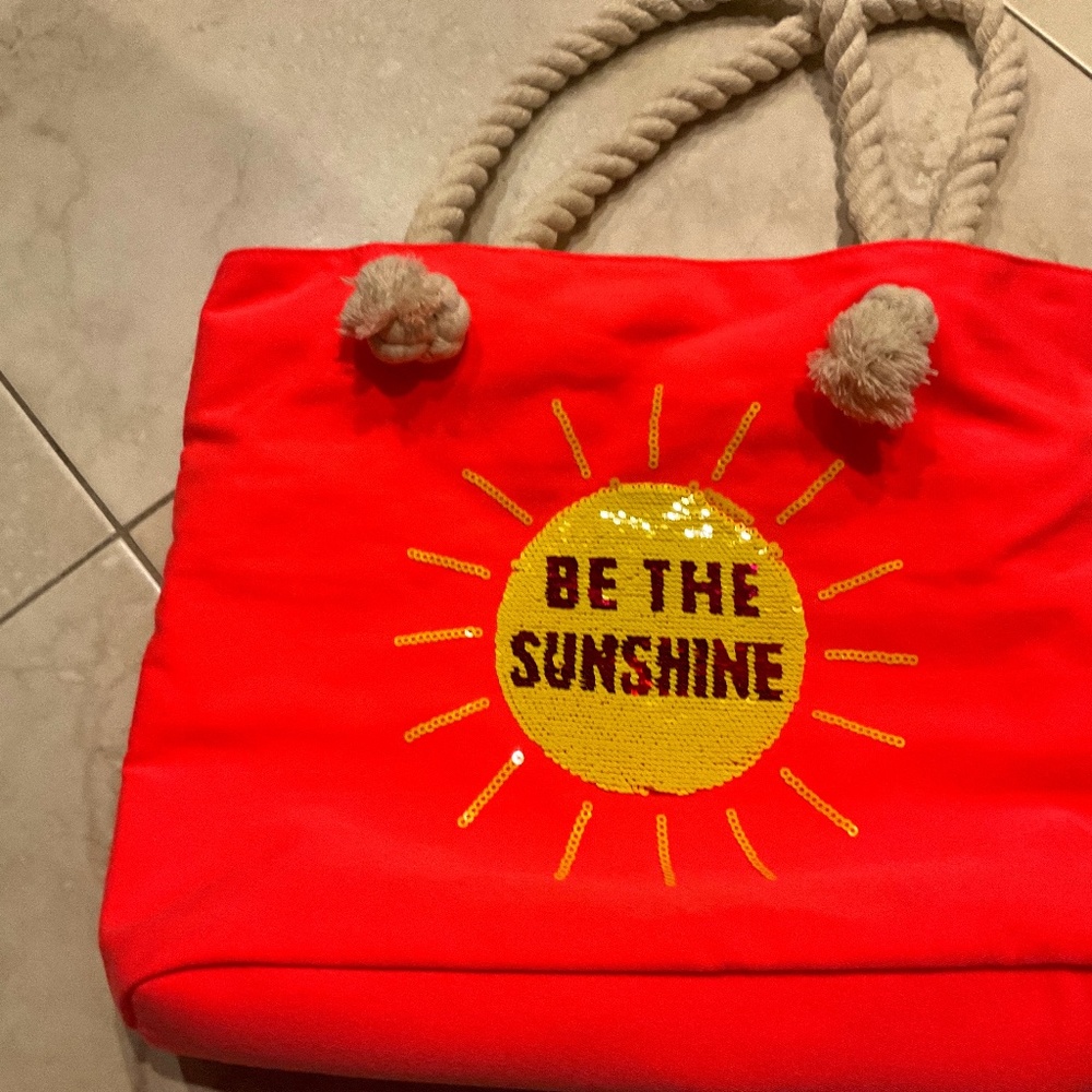 I am selling a pink bag!